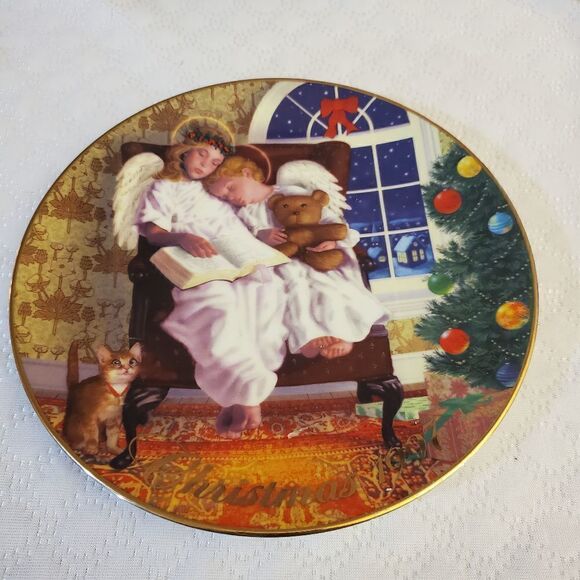 Avon VTG "Heavenly Dreams" 1997 Christmas Plate - Picture 1 of 9